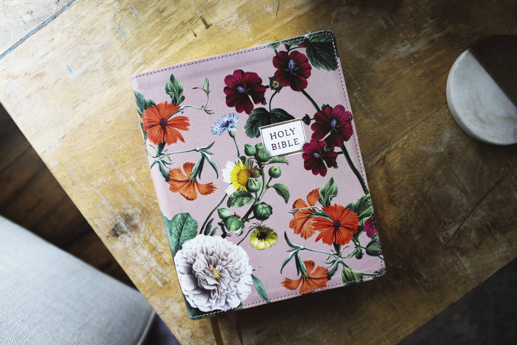 NIV Artisan Bible - Blush Floral