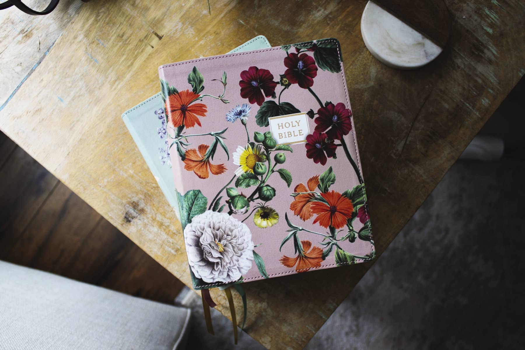 NIV Artisan Bible - Blush Floral