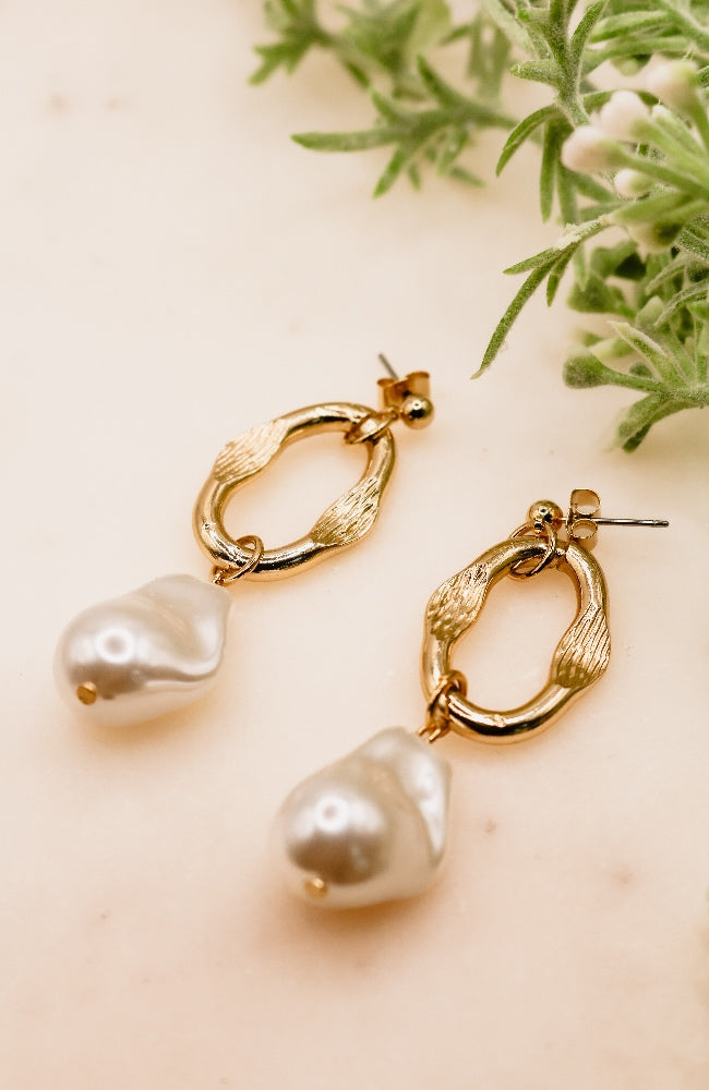 Oval Ring & Pearl Earrings