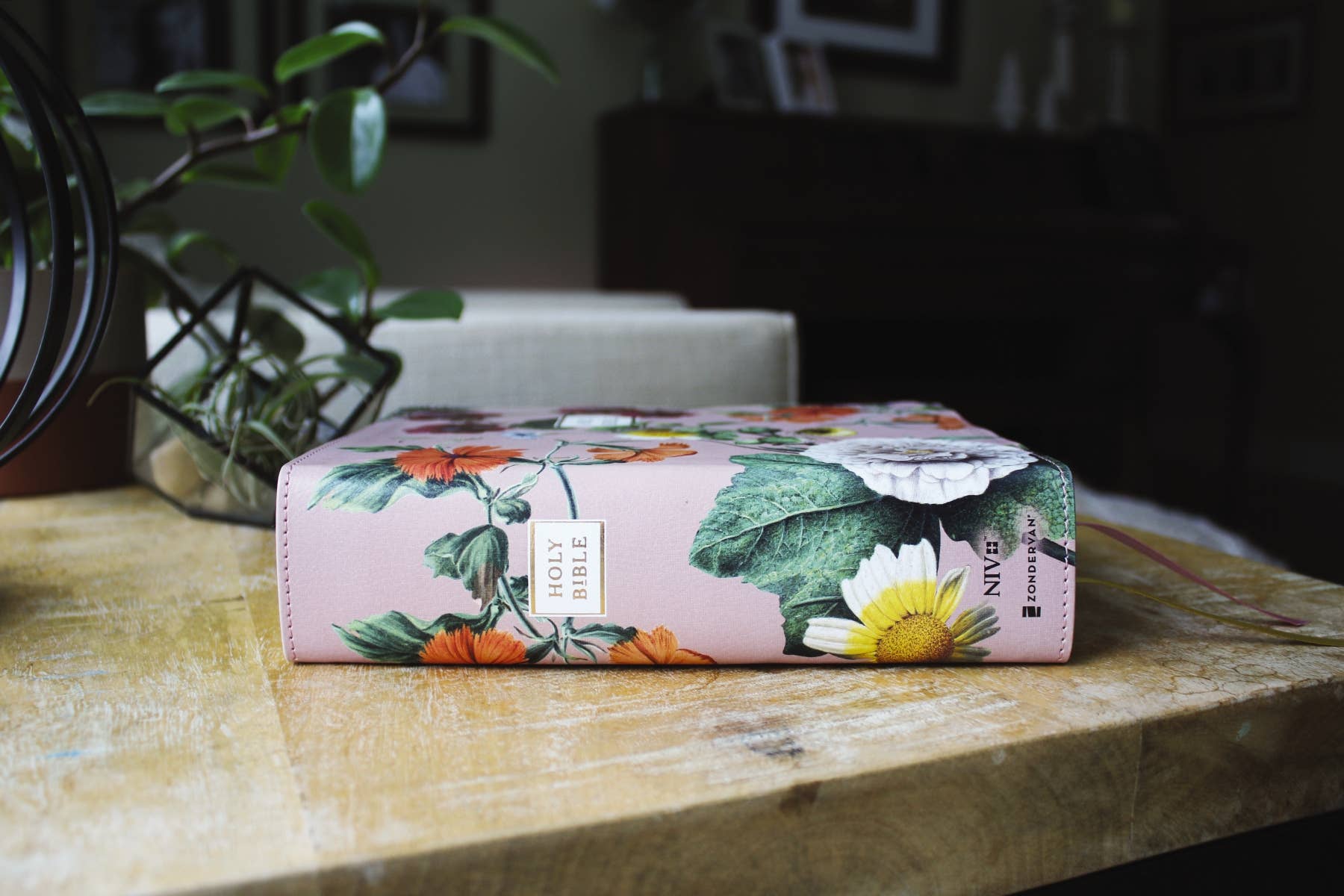 NIV Artisan Bible - Blush Floral